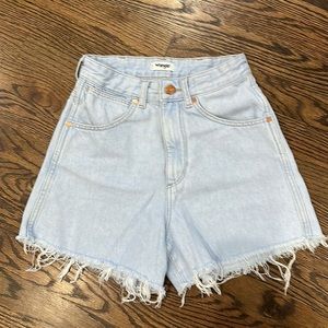 Wrangler light wash, high waisted cut-offs (25)